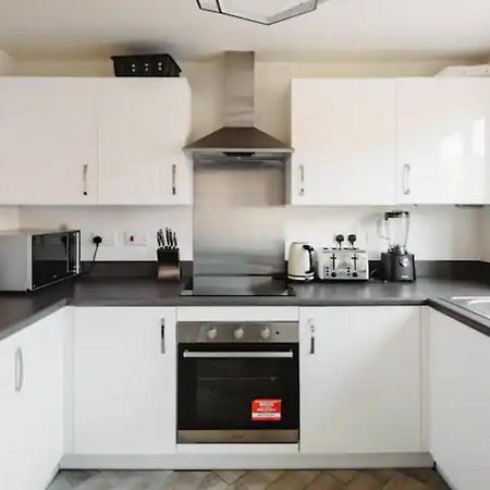 Stunning Private Room In A Home - Bathroom & Parking! Salford  Exteriör bild