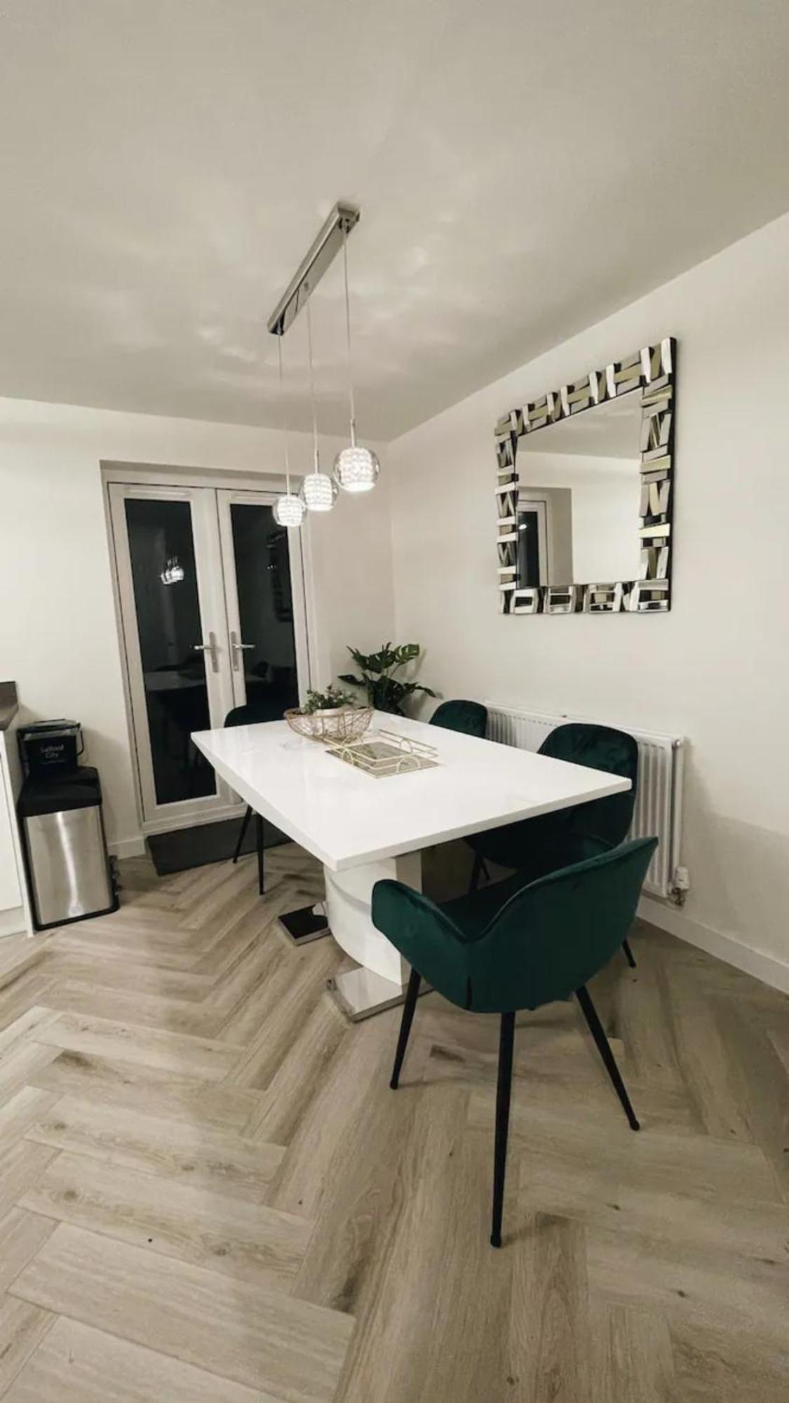 Stunning Private Room In A Home - Bathroom & Parking! Salford  Exteriör bild