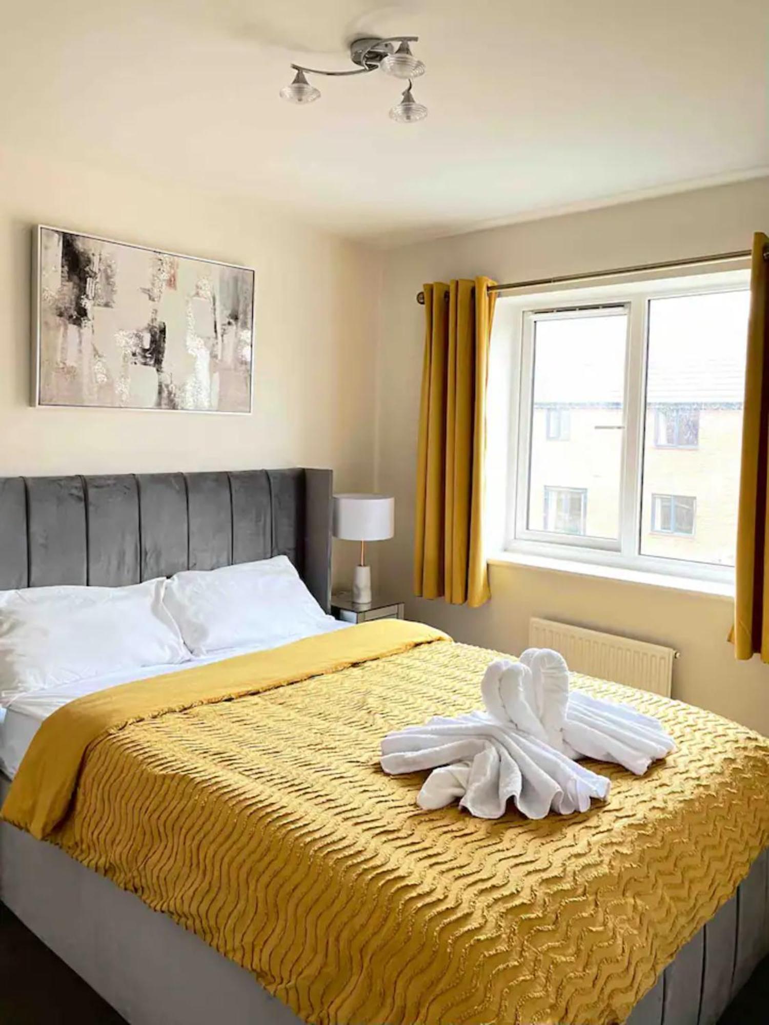 Stunning Private Room In A Home - Bathroom & Parking! Salford  Exteriör bild
