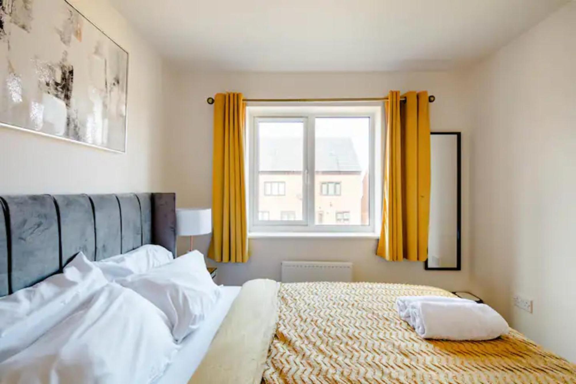 Stunning Private Room In A Home - Bathroom & Parking! Salford  Exteriör bild