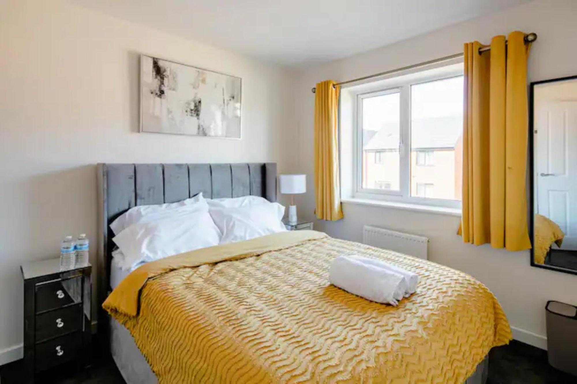 Stunning Private Room In A Home - Bathroom & Parking! Salford  Exteriör bild